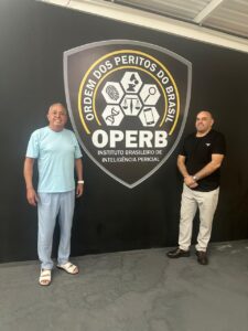 Bruno Cecchini, presidente da CNMI, firma parceria com a Ordem dos Peritos do Brasil