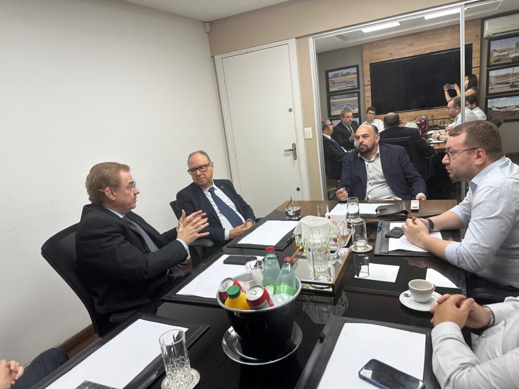 Bruno Cezar Cecchini, presidente da CNMI, conduz reunião estratégica com empresários para novo projeto de mineração no Brasil