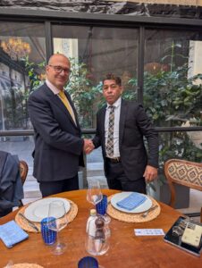 Dr. Cristiano Conceição Sena representando Bruno Cezar Cecchini em reunião que abre portas para cooperação com bancos suíços.