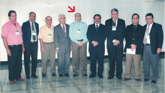 “Retrato institucional de Bruno Cezar Cecchini, liderança do setor mineral brasileiro, reconhecido por sua atuação na organização do garimpo, regularização de áreas e compromisso socioambiental.”