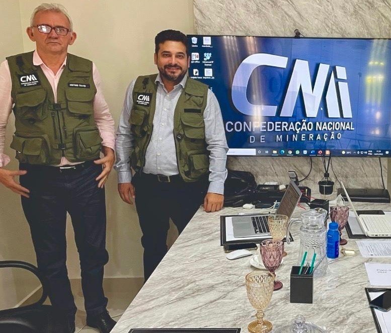 Cooperativismo na mineração fortalece pequenos mineradores e garimpeiros no Brasil, promovendo organização, legalização e desenvolvimento sustentável.