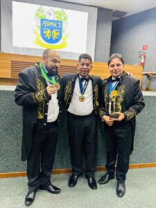 Diretoria da CNMI recebe homenagens e honrarias da ABRASCI durante solenidade realizada na Polícia Civil do Distrito Federal, em reconhecimento à contribuição para o setor mineral.